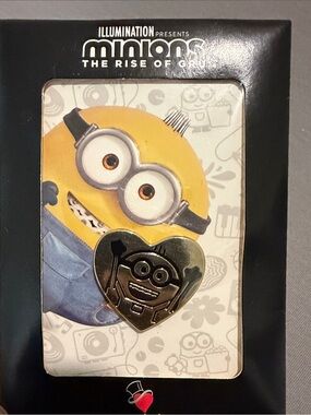 Minions Gold Heart Enamel Pin - Illumination